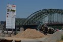 Betonmischer umgestuerzt Koeln Deutz neue Rheinpromenade P075